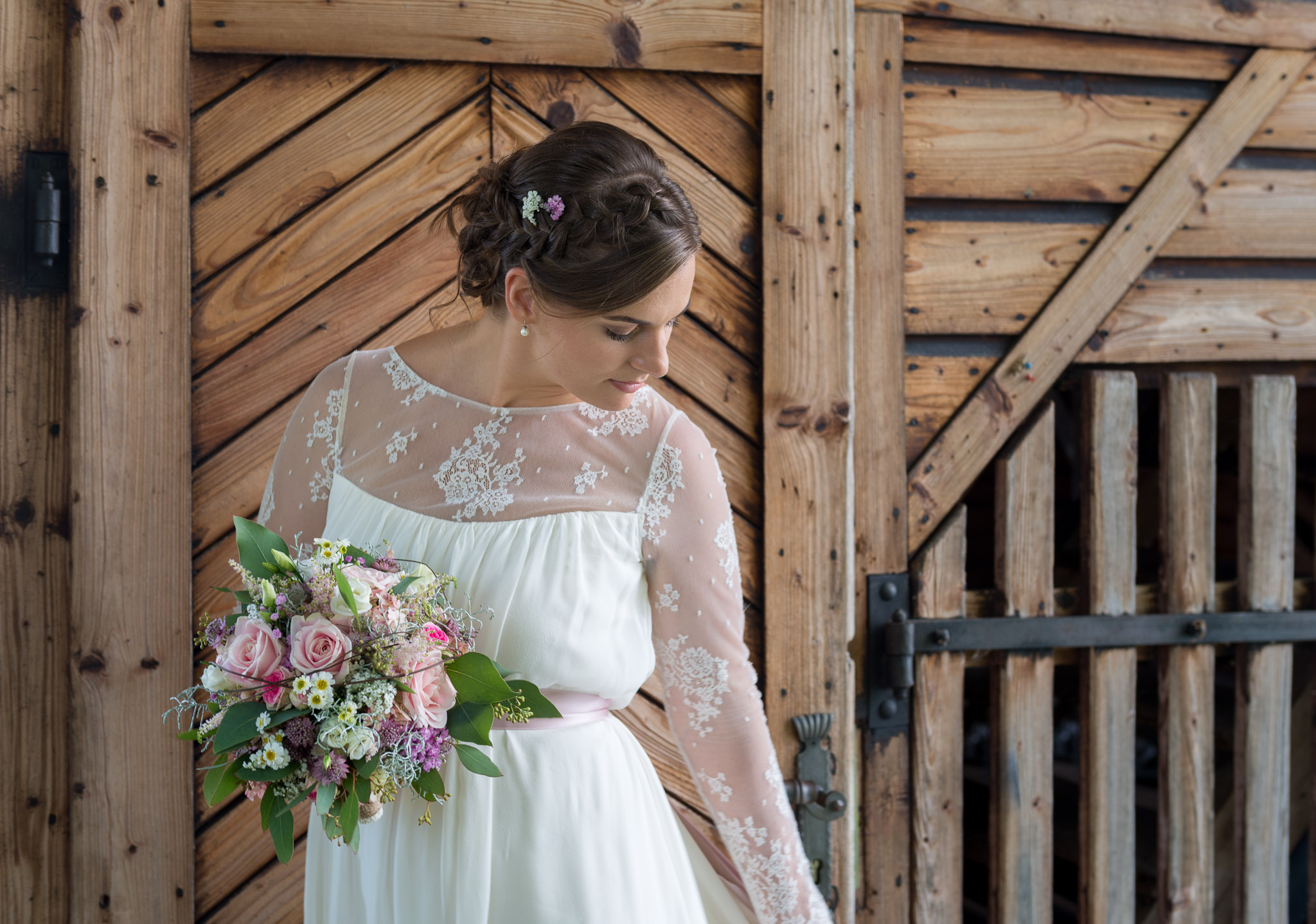 Hochzeit am Attersee, Braut mit Brautstrauß 