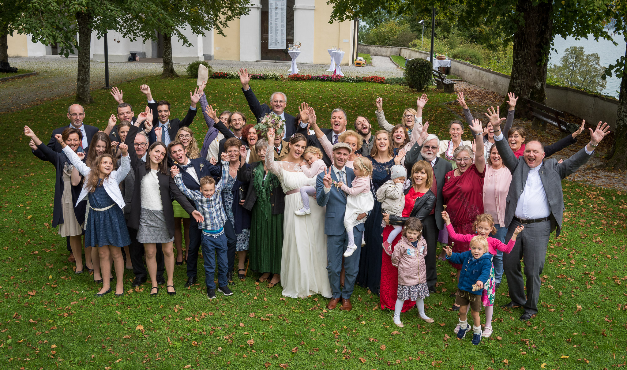 Hochzeit am Attersee, Gruppenfoto der Hochzeitsgesellschaft